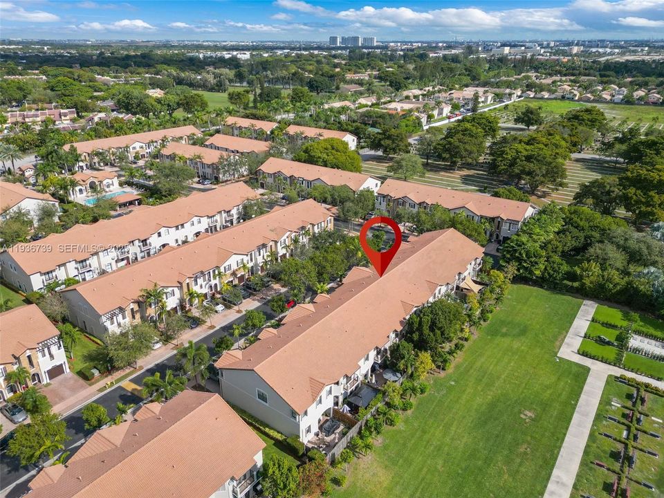 出租: $3,595 (3 贝兹, 2 浴室, 1838 平方英尺)