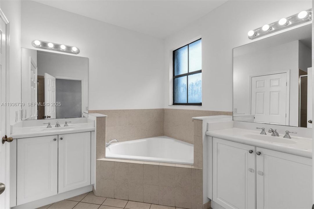 出租: $3,595 (3 贝兹, 2 浴室, 1838 平方英尺)