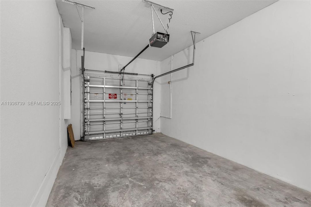 出租: $3,595 (3 贝兹, 2 浴室, 1838 平方英尺)