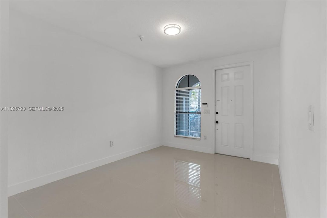 出租: $3,595 (3 贝兹, 2 浴室, 1838 平方英尺)