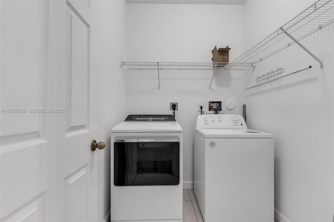 出租: $3,595 (3 贝兹, 2 浴室, 1838 平方英尺)