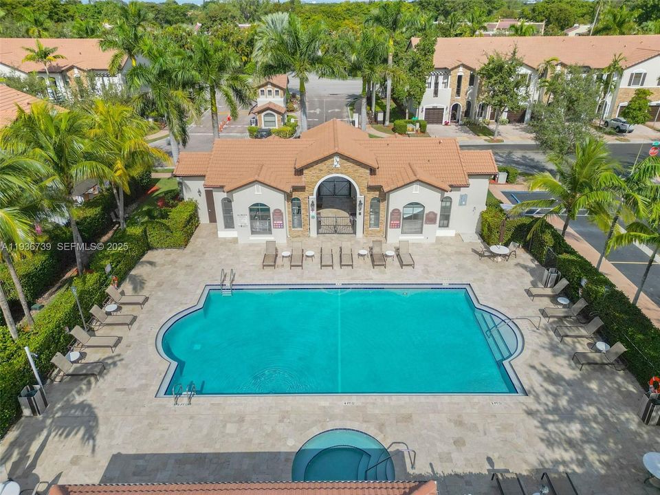 出租: $3,595 (3 贝兹, 2 浴室, 1838 平方英尺)