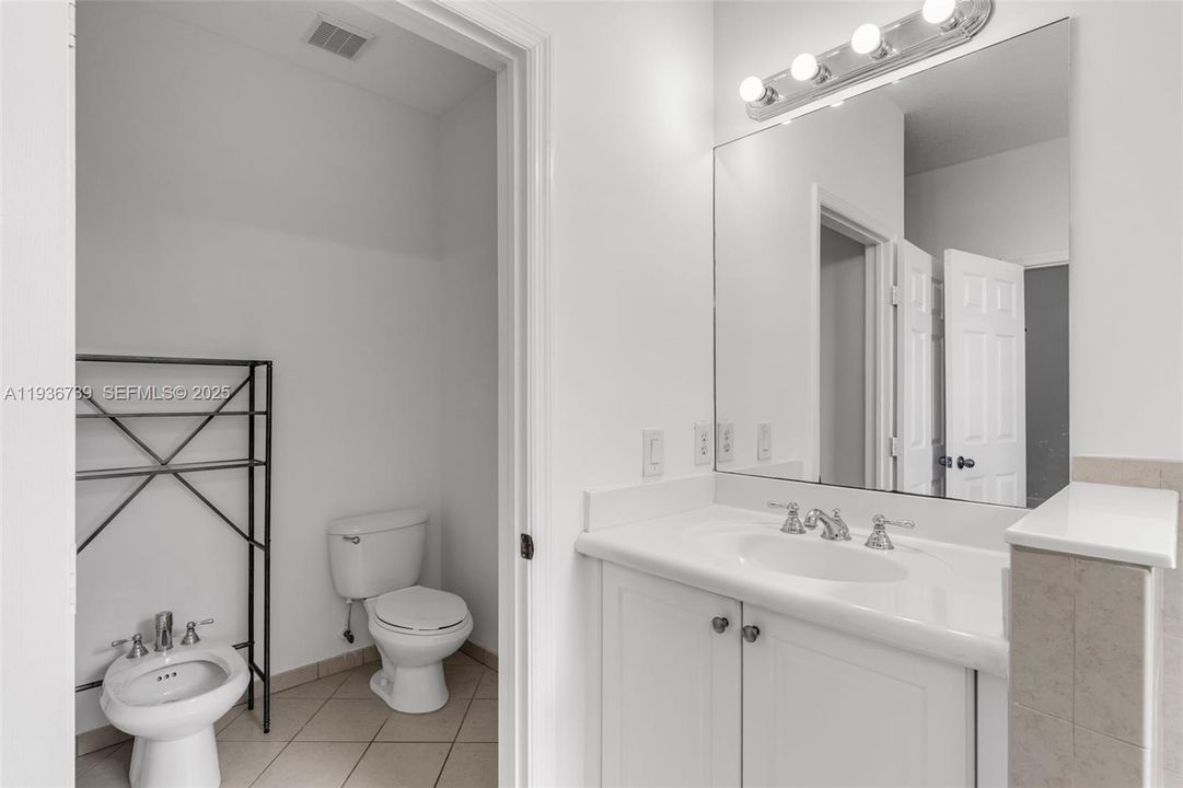 出租: $3,595 (3 贝兹, 2 浴室, 1838 平方英尺)