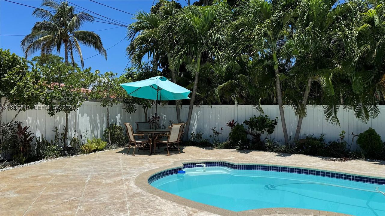 В аренду: $6,800 (3 спален, 3 ванн, 1456 Квадратных фут)