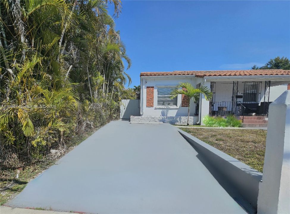 В аренду: $1,450 (1 спален, 1 ванн, 1835 Квадратных фут)