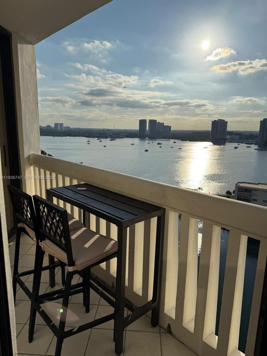 En Venta: $580,000 (2 camas, 2 baños, 1300 Pies cuadrados)