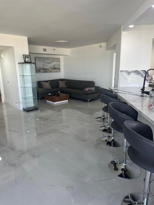 En Venta: $580,000 (2 camas, 2 baños, 1300 Pies cuadrados)