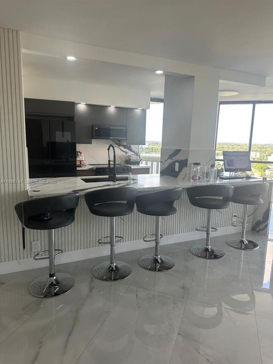 En Venta: $580,000 (2 camas, 2 baños, 1300 Pies cuadrados)