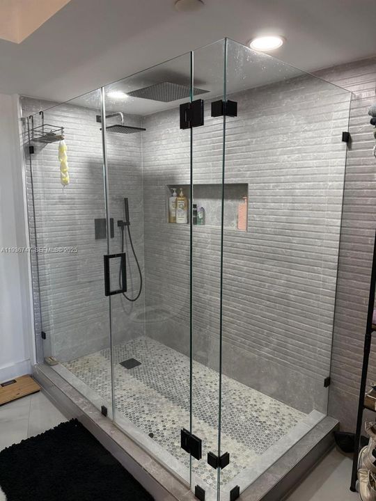 En Venta: $580,000 (2 camas, 2 baños, 1300 Pies cuadrados)