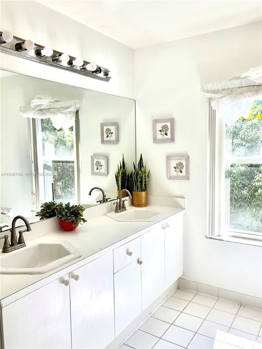 For Sale: $570,000 (4 beds, 3 baths, 2048 Square Feet)