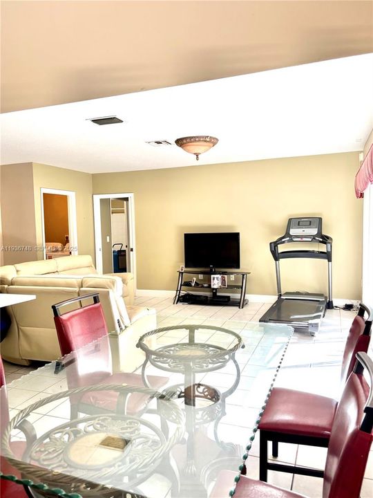 For Sale: $570,000 (4 beds, 3 baths, 2048 Square Feet)