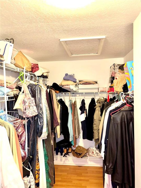 For Sale: $570,000 (4 beds, 3 baths, 2048 Square Feet)