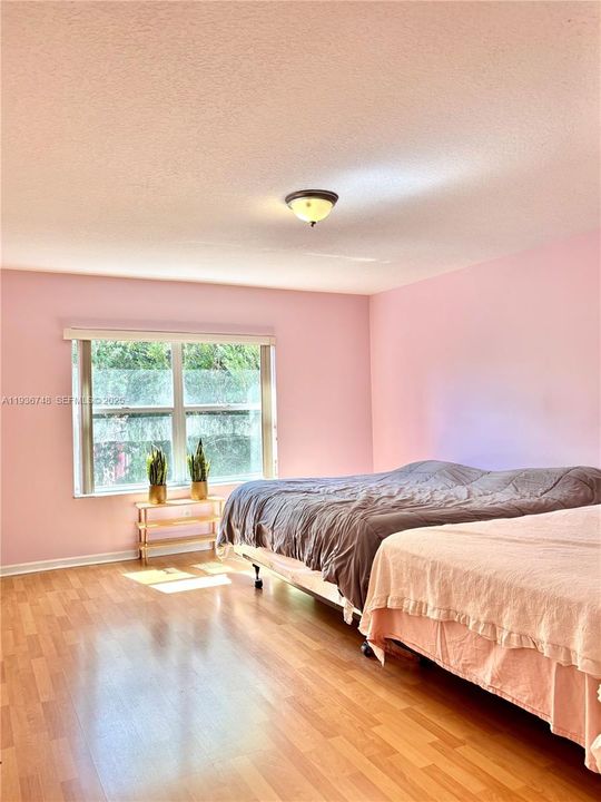 For Sale: $570,000 (4 beds, 3 baths, 2048 Square Feet)