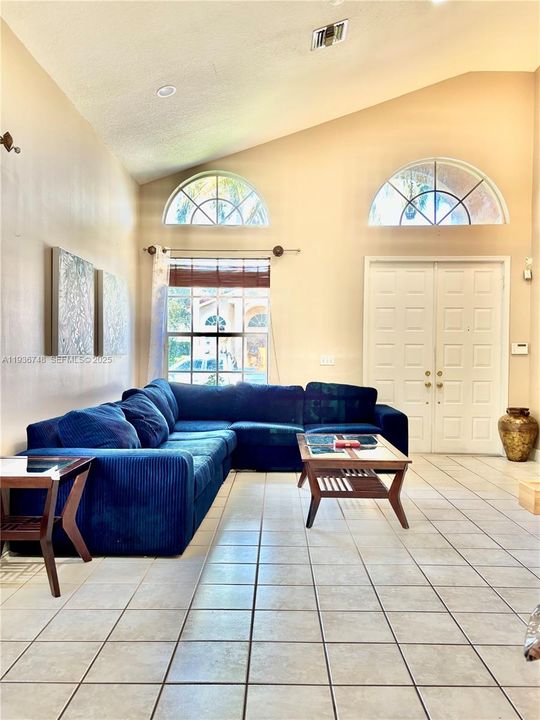 For Sale: $570,000 (4 beds, 3 baths, 2048 Square Feet)