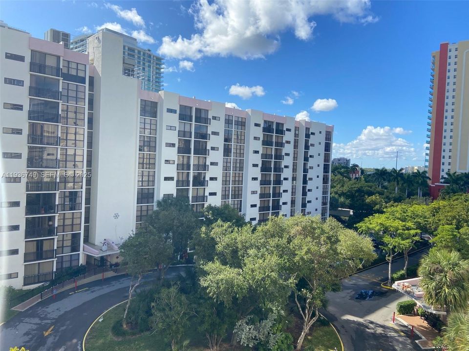 出租: $1,850 (1 贝兹, 1 浴室, 767 平方英尺)