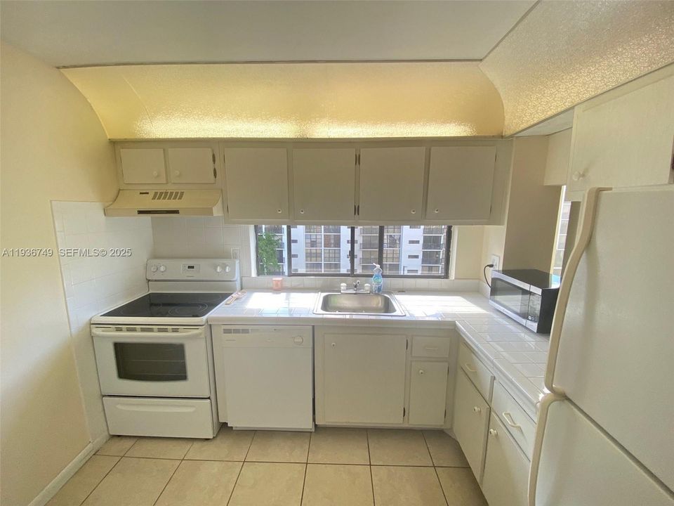 出租: $1,850 (1 贝兹, 1 浴室, 767 平方英尺)