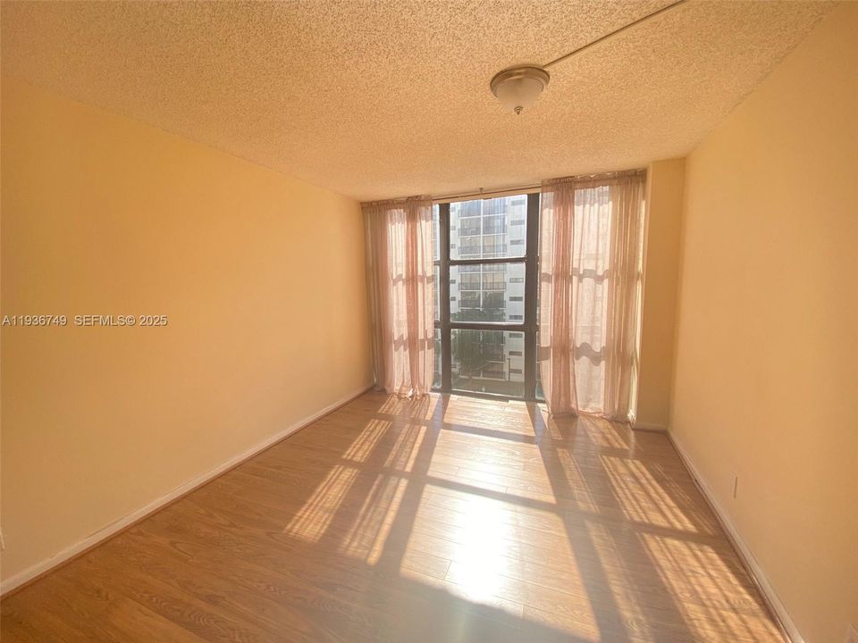 出租: $1,850 (1 贝兹, 1 浴室, 767 平方英尺)