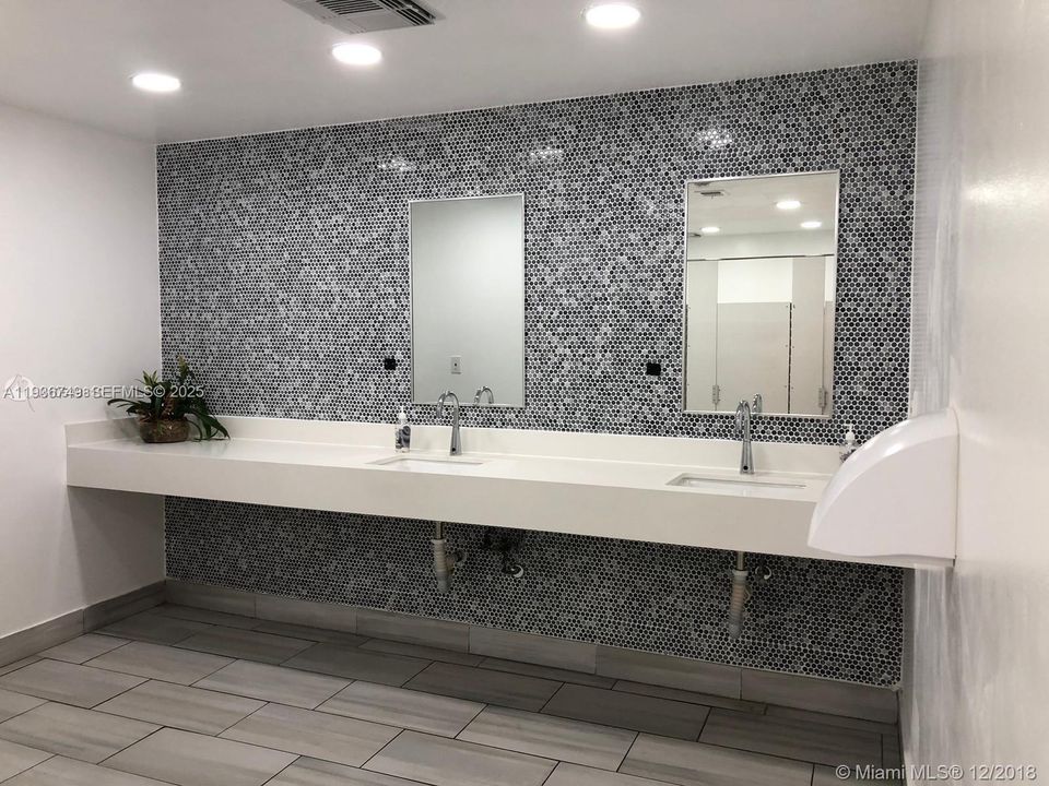 出租: $1,850 (1 贝兹, 1 浴室, 767 平方英尺)