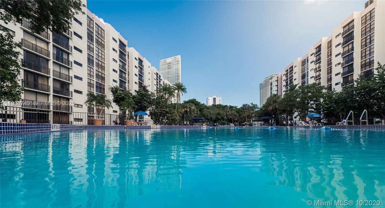 出租: $1,850 (1 贝兹, 1 浴室, 767 平方英尺)