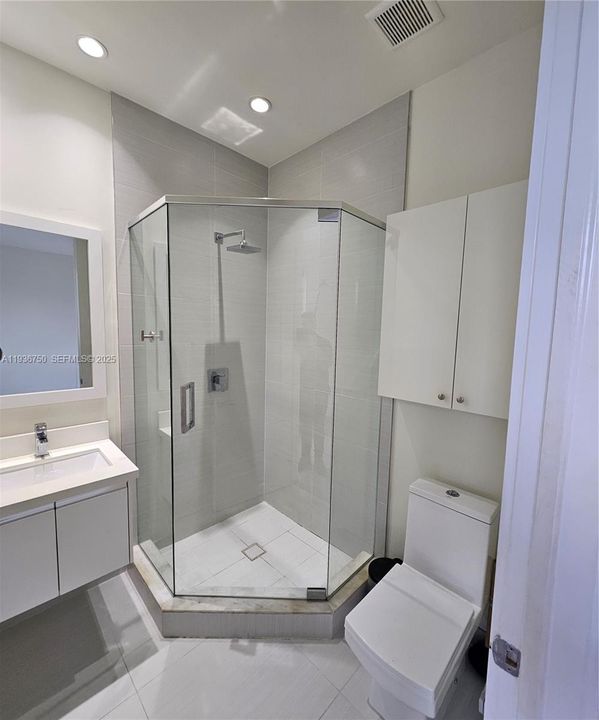 For Rent: $1,850 (1 beds, 1 baths, 2599 Square Feet)