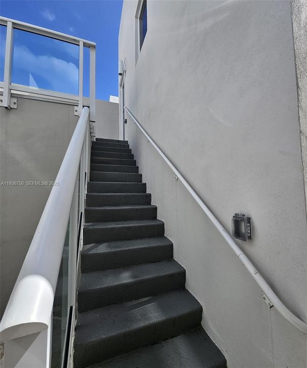 For Rent: $1,850 (1 beds, 1 baths, 2599 Square Feet)