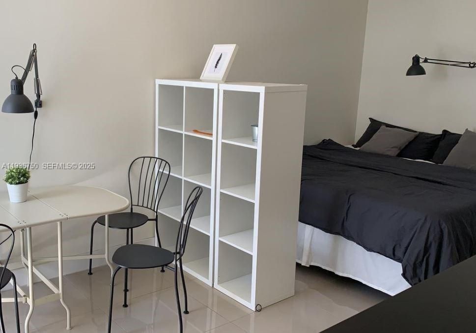 For Rent: $1,850 (1 beds, 1 baths, 2599 Square Feet)