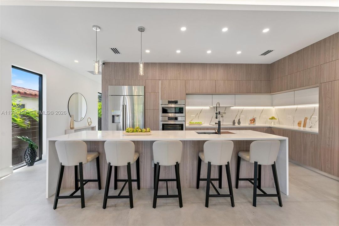 En Venta: $1,885,000 (4 camas, 4 baños, 2557 Pies cuadrados)