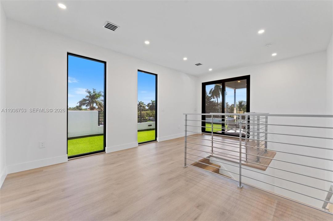 En Venta: $1,885,000 (4 camas, 4 baños, 2557 Pies cuadrados)