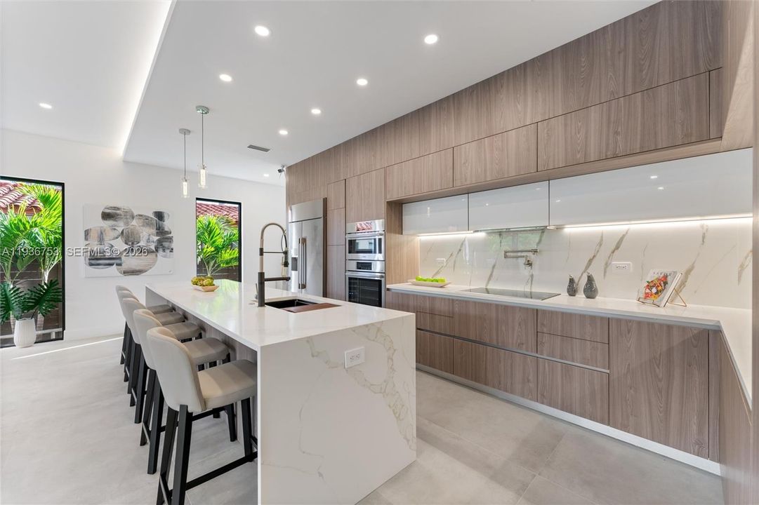 En Venta: $1,885,000 (4 camas, 4 baños, 2557 Pies cuadrados)