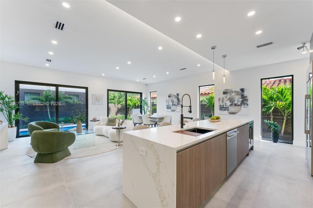 En Venta: $1,885,000 (4 camas, 4 baños, 2557 Pies cuadrados)