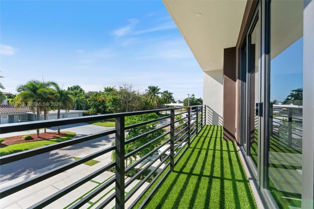 En Venta: $1,885,000 (4 camas, 4 baños, 2557 Pies cuadrados)