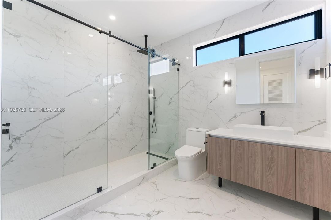 En Venta: $1,885,000 (4 camas, 4 baños, 2557 Pies cuadrados)