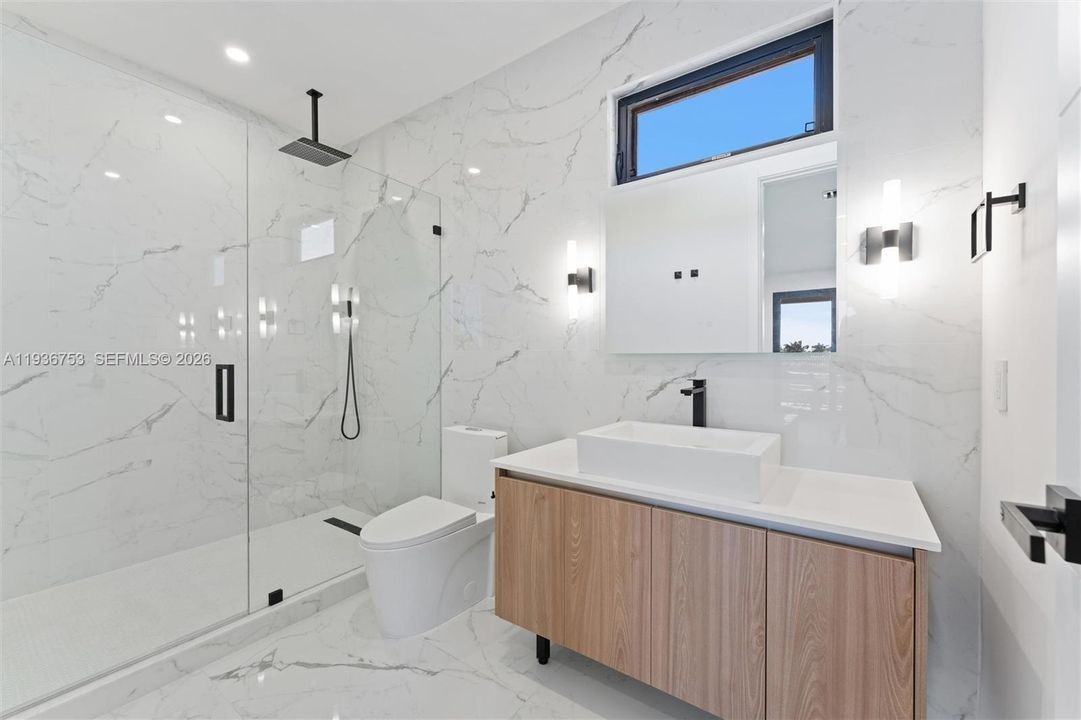 En Venta: $1,885,000 (4 camas, 4 baños, 2557 Pies cuadrados)