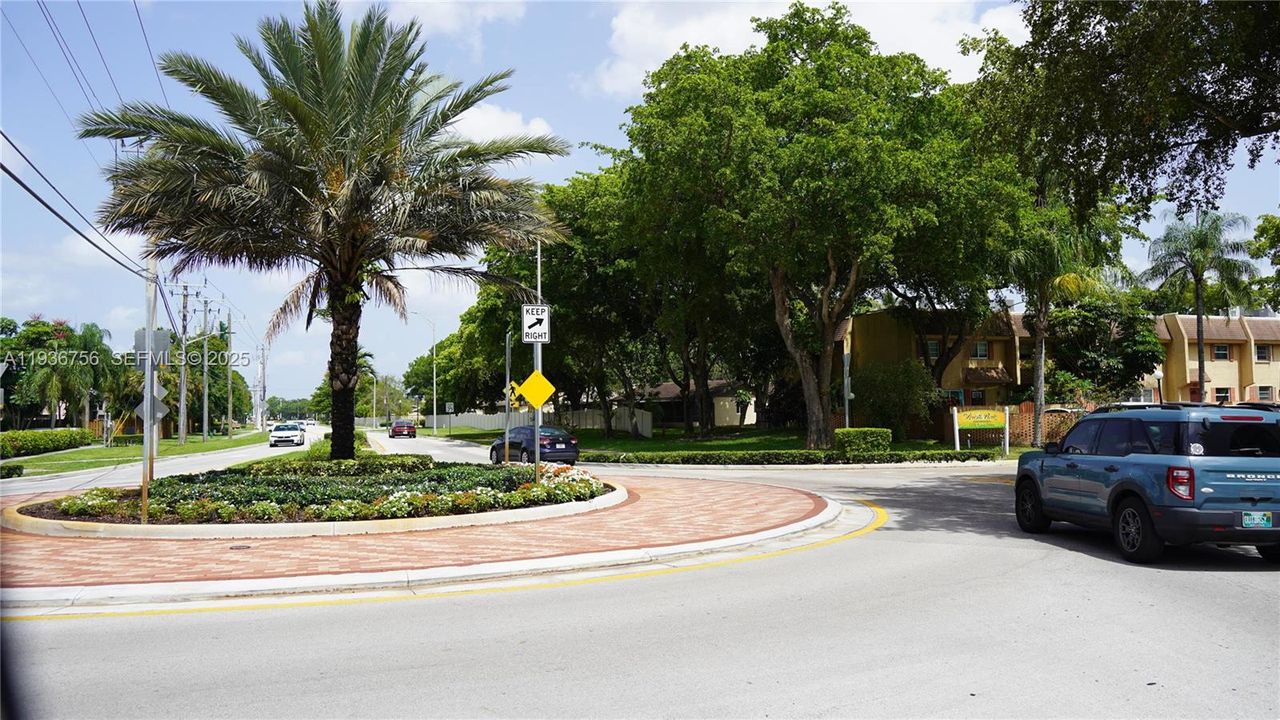 For Rent: $2,300 (2 beds, 1 baths, 1250 Square Feet)