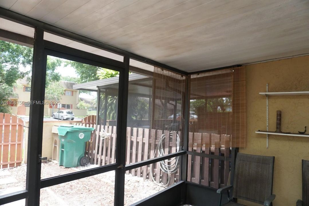 For Rent: $2,300 (2 beds, 1 baths, 1250 Square Feet)