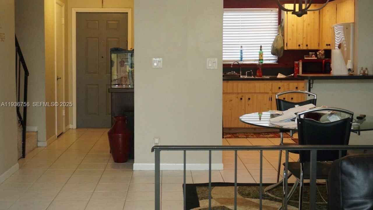 For Rent: $2,300 (2 beds, 1 baths, 1250 Square Feet)