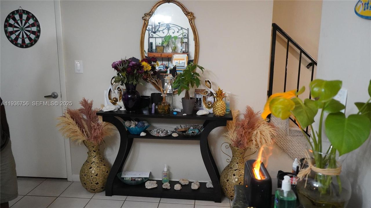 For Rent: $2,300 (2 beds, 1 baths, 1250 Square Feet)