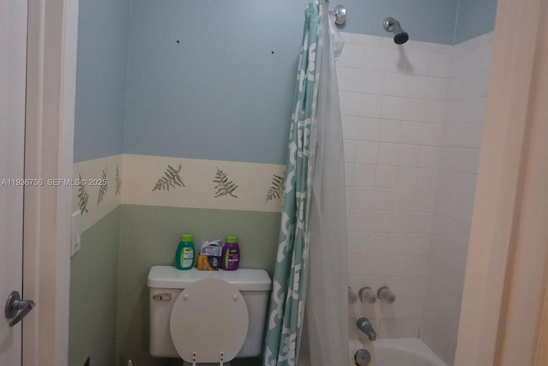 For Rent: $2,300 (2 beds, 1 baths, 1250 Square Feet)