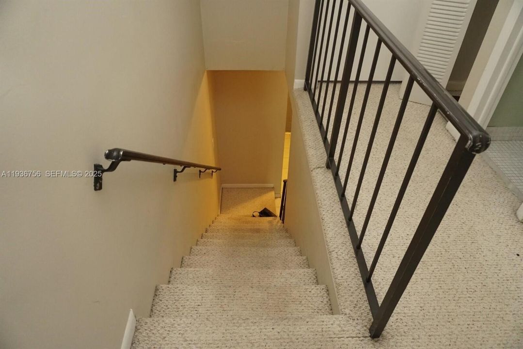 For Rent: $2,300 (2 beds, 1 baths, 1250 Square Feet)