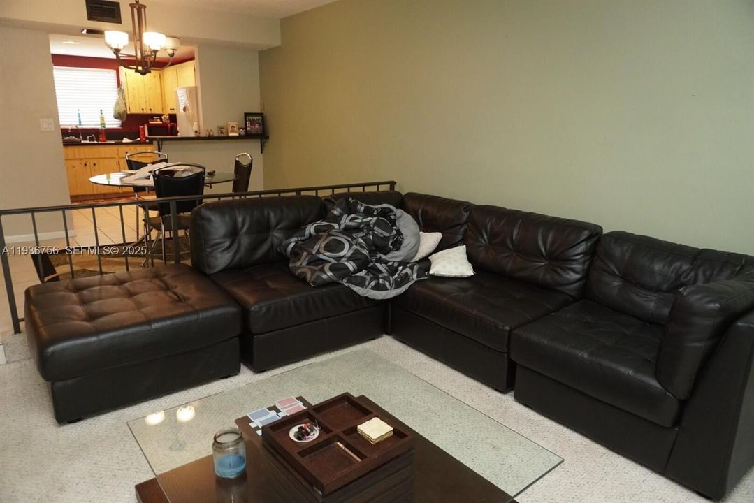 For Rent: $2,300 (2 beds, 1 baths, 1250 Square Feet)