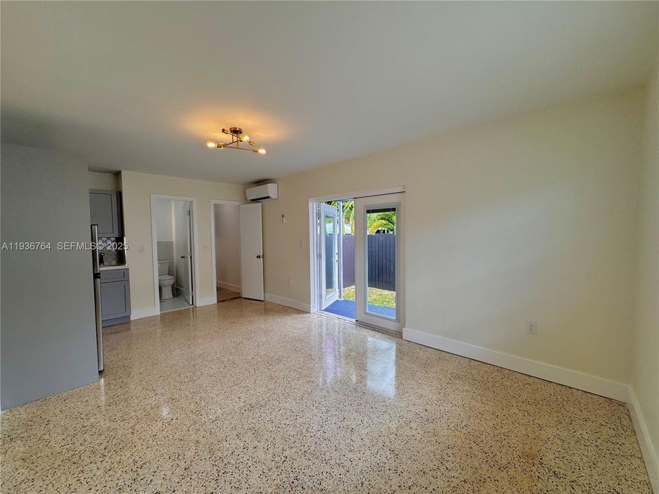 В аренду: $1,650 (0 спален, 1 ванн, 2390 Квадратных фут)