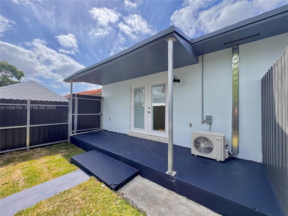 В аренду: $1,650 (0 спален, 1 ванн, 2390 Квадратных фут)