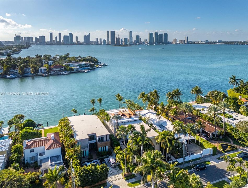 В аренду: $90,000 (6 спален, 4 ванн, 4703 Квадратных фут)