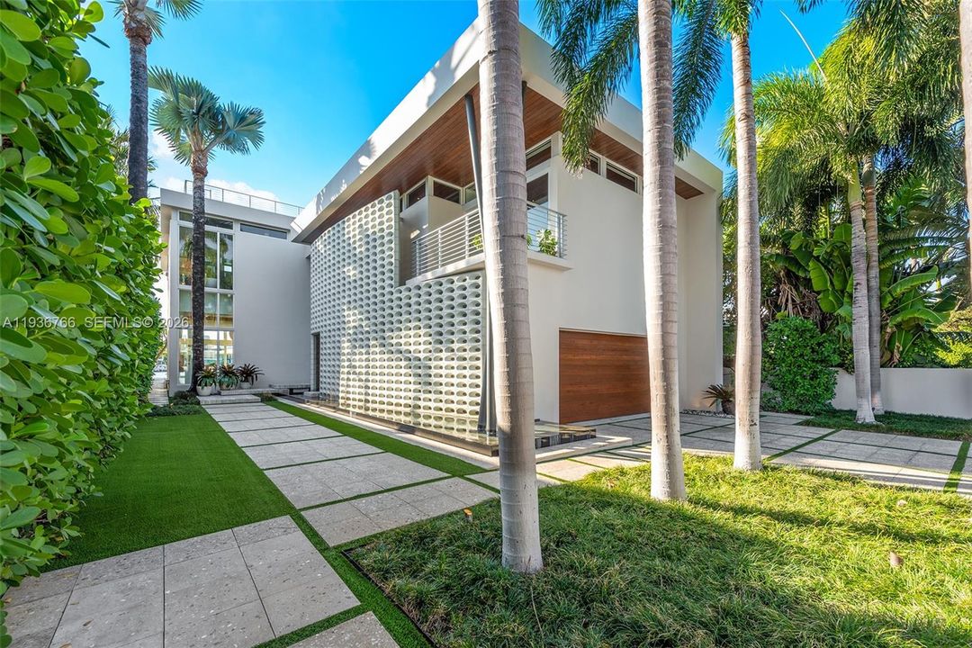 В аренду: $90,000 (6 спален, 4 ванн, 4703 Квадратных фут)