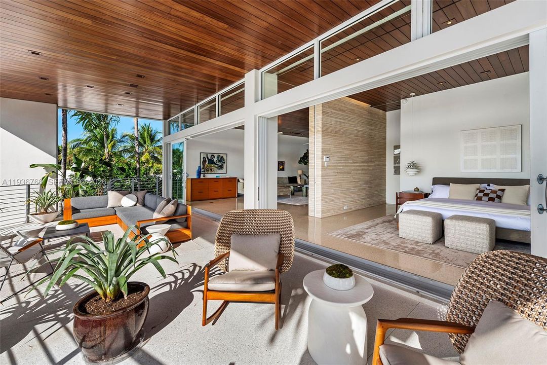 В аренду: $90,000 (6 спален, 4 ванн, 4703 Квадратных фут)