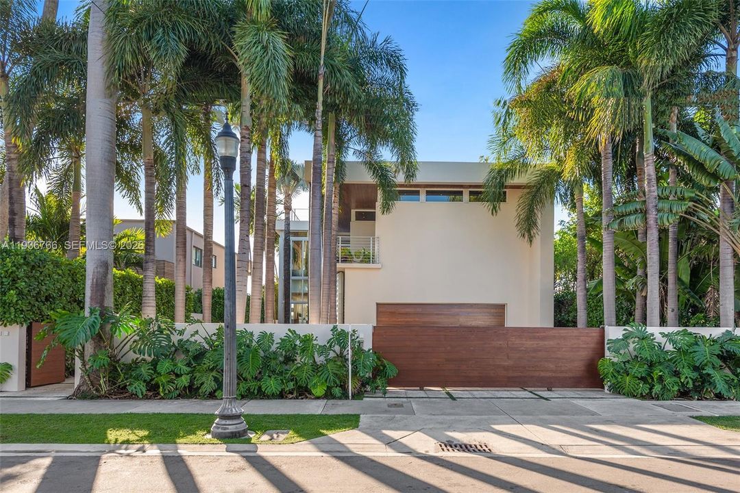 В аренду: $90,000 (6 спален, 4 ванн, 4703 Квадратных фут)