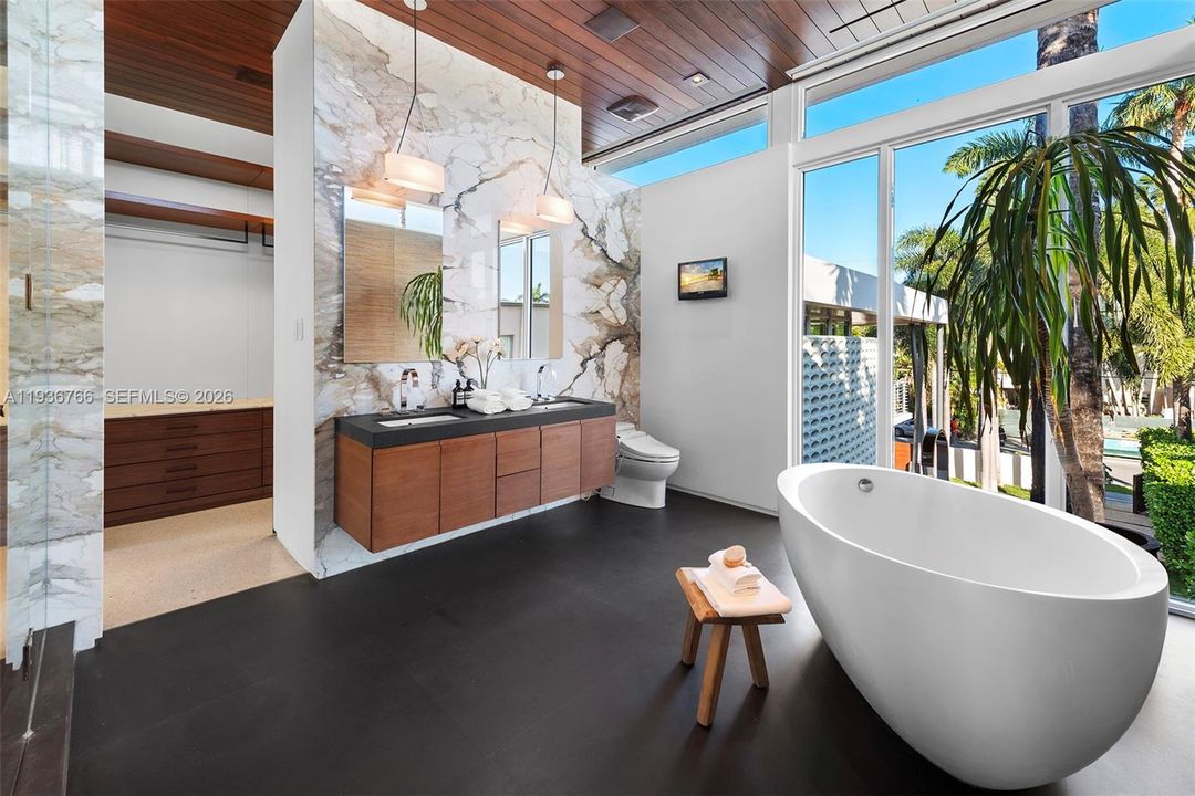 В аренду: $90,000 (6 спален, 4 ванн, 4703 Квадратных фут)