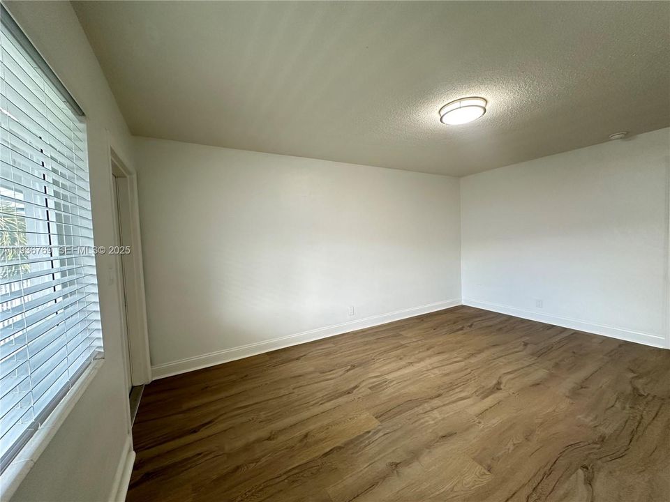 出租: $1,995 (1 贝兹, 1 浴室, 925 平方英尺)