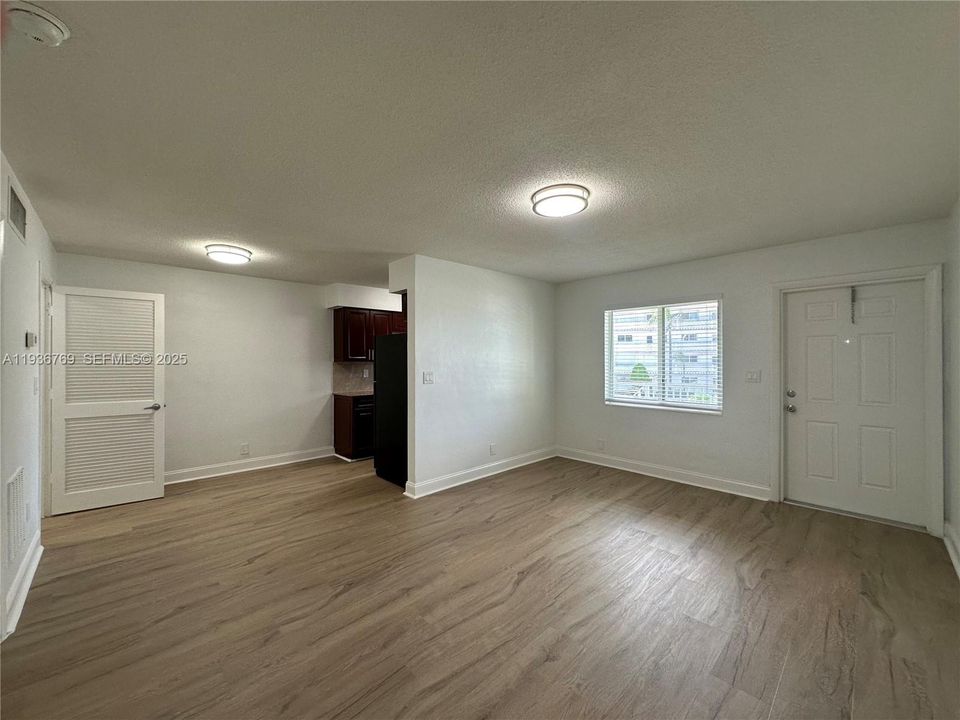 出租: $1,995 (1 贝兹, 1 浴室, 925 平方英尺)