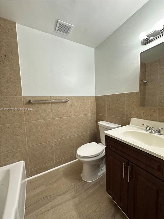 出租: $1,995 (1 贝兹, 1 浴室, 925 平方英尺)